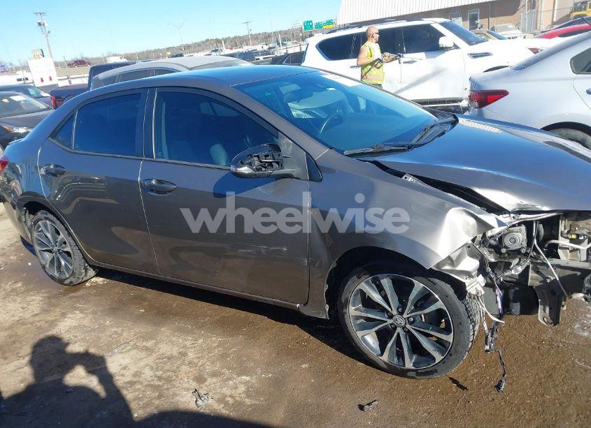 Photo 13 of 2018 Toyota Corolla SE (VIN 5YFBURHEXJP837671)