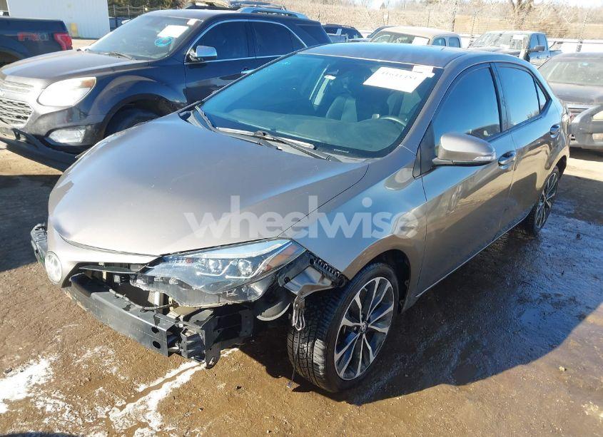 Photo 14 of 2018 Toyota Corolla SE (VIN 5YFBURHEXJP837671)