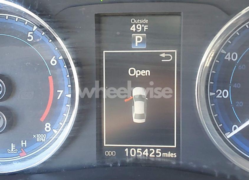 Photo 15 of 2018 Toyota Corolla SE (VIN 5YFBURHEXJP837671)