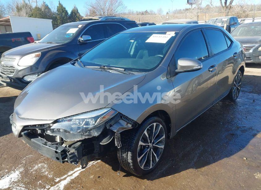 Photo 2 of 2018 Toyota Corolla SE (VIN 5YFBURHEXJP837671)