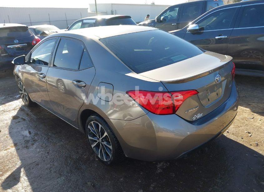 Photo 3 of 2018 Toyota Corolla SE (VIN 5YFBURHEXJP837671)