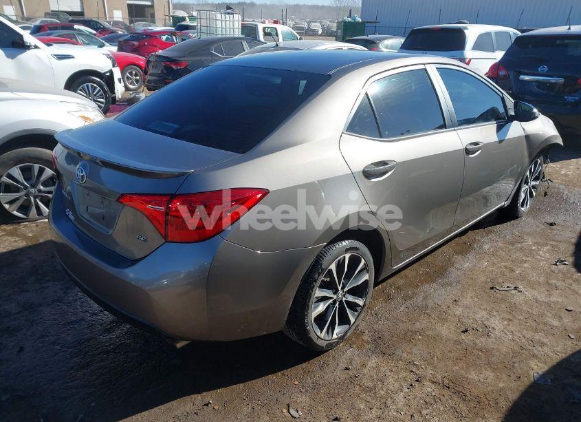 Photo 4 of 2018 Toyota Corolla SE (VIN 5YFBURHEXJP837671)