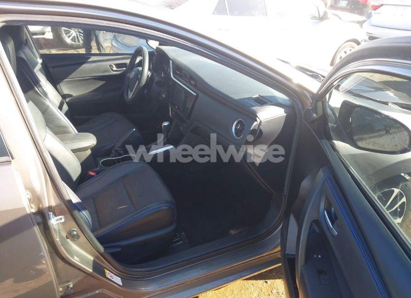 Photo 5 of 2018 Toyota Corolla SE (VIN 5YFBURHEXJP837671)