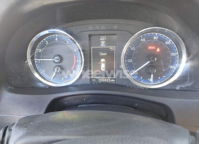 Photo 7 of 2018 Toyota Corolla SE (VIN 5YFBURHEXJP837671)