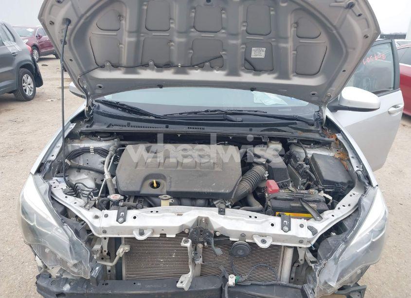 Photo 10 of 2018 Toyota Corolla SE (VIN 5YFBURHEXJP847035)