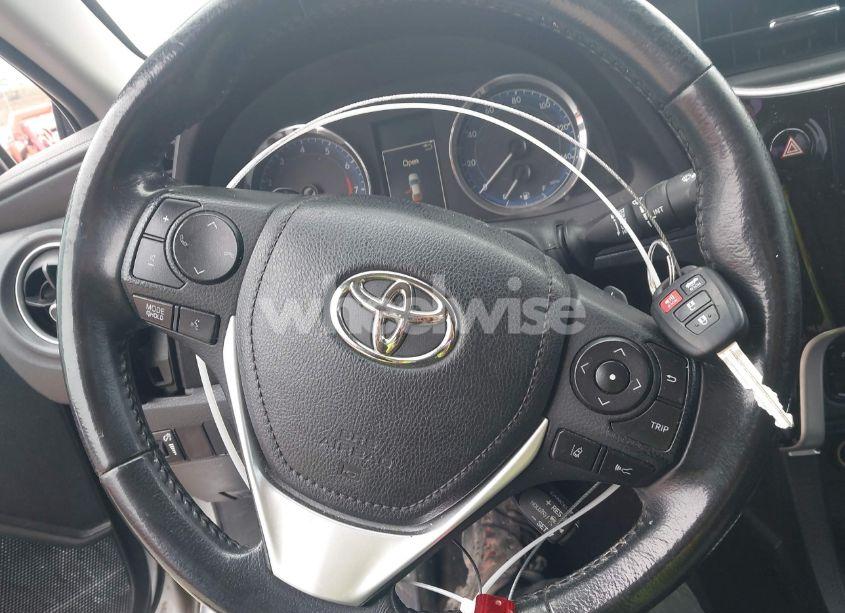 Photo 11 of 2018 Toyota Corolla SE (VIN 5YFBURHEXJP847035)