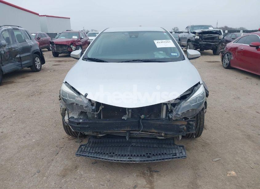 Photo 12 of 2018 Toyota Corolla SE (VIN 5YFBURHEXJP847035)