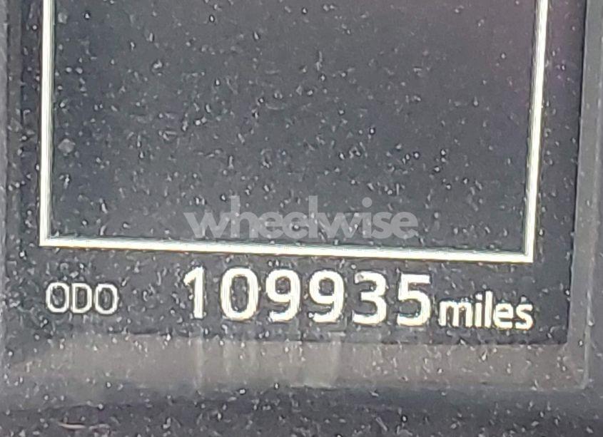 Photo 15 of 2018 Toyota Corolla SE (VIN 5YFBURHEXJP847035)