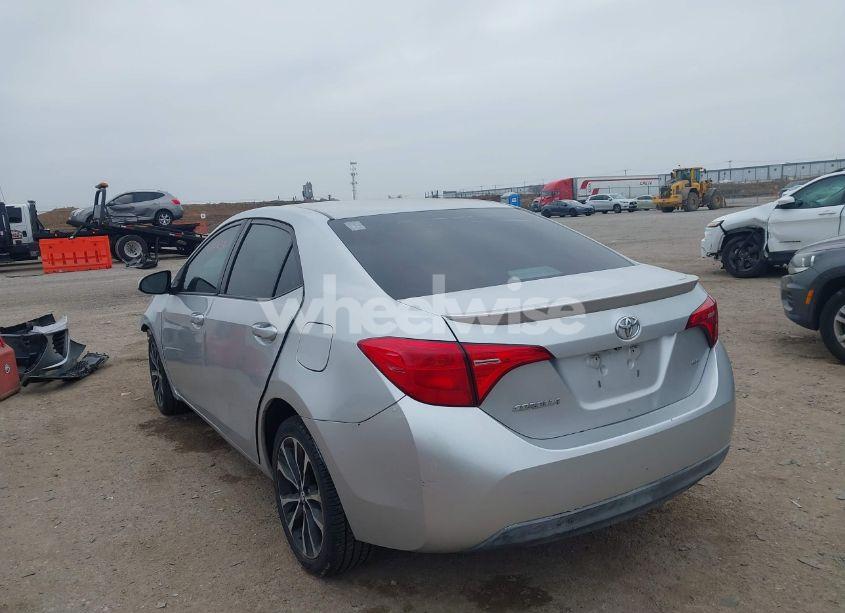 Photo 3 of 2018 Toyota Corolla SE (VIN 5YFBURHEXJP847035)