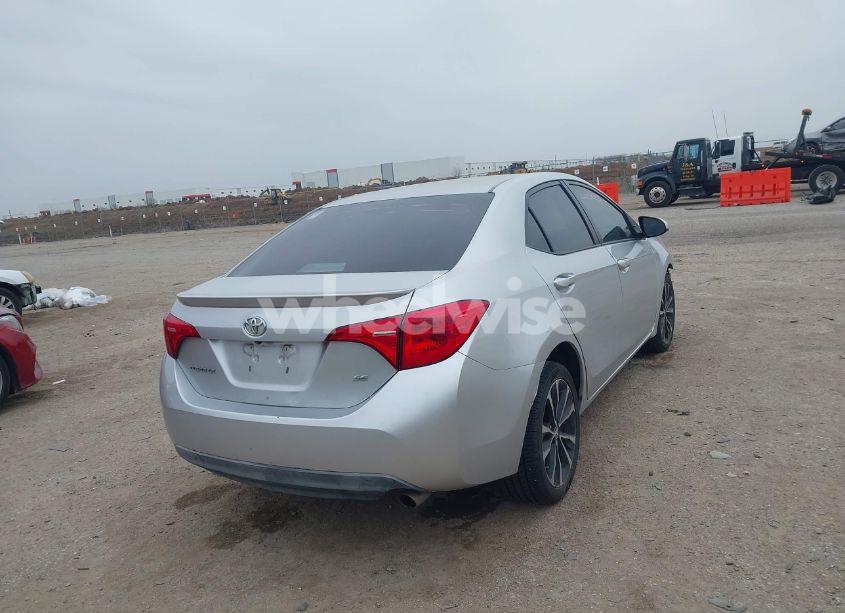 Photo 4 of 2018 Toyota Corolla SE (VIN 5YFBURHEXJP847035)