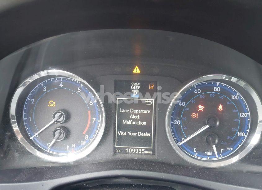 Photo 7 of 2018 Toyota Corolla SE (VIN 5YFBURHEXJP847035)