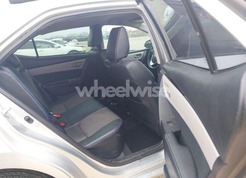 Photo 8 of 2018 Toyota Corolla SE (VIN 5YFBURHEXJP847035)