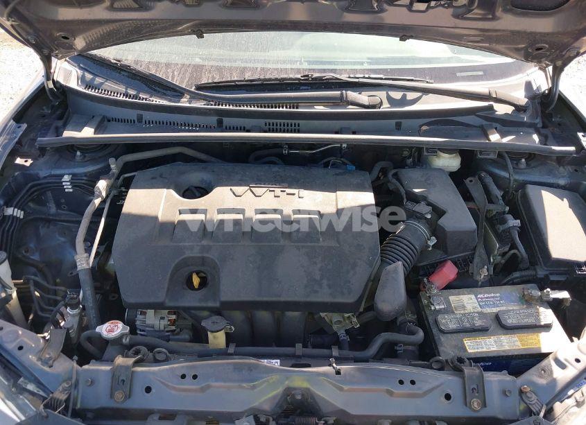 Photo 10 of 2018 Toyota Corolla LE (VIN 5YFBURHEXJP852509)