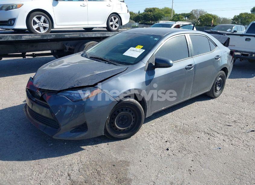 Photo 2 of 2018 Toyota Corolla LE (VIN 5YFBURHEXJP852509)