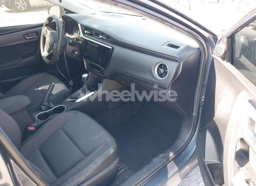 Photo 5 of 2018 Toyota Corolla LE (VIN 5YFBURHEXJP852509)