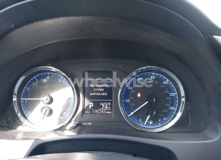 Photo 7 of 2018 Toyota Corolla LE (VIN 5YFBURHEXJP852509)