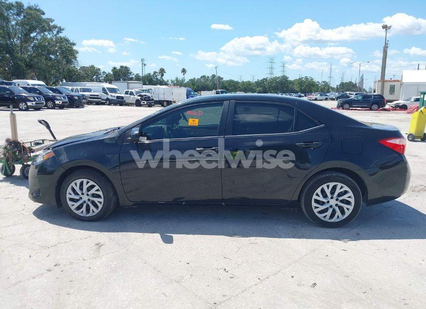 Photo 14 of 2019 Toyota Corolla LE (VIN 5YFBURHEXKP860465)