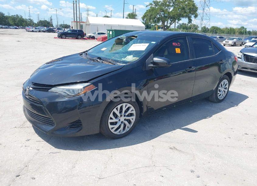 Photo 2 of 2019 Toyota Corolla LE (VIN 5YFBURHEXKP860465)