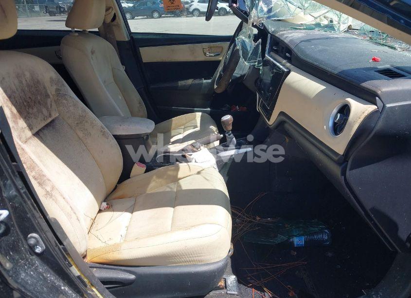 Photo 5 of 2019 Toyota Corolla LE (VIN 5YFBURHEXKP860465)