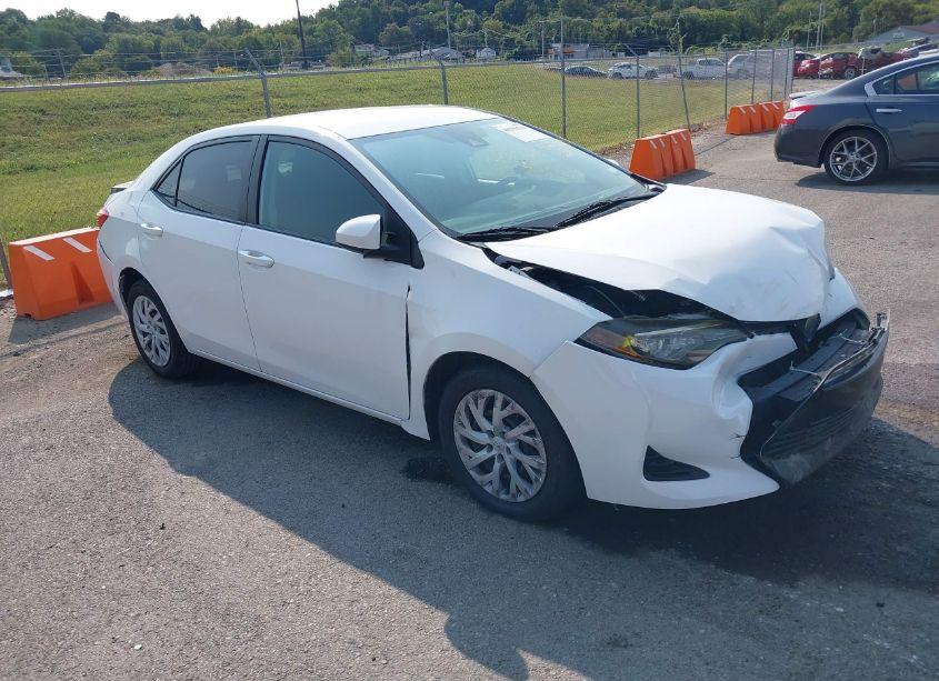 2019 Toyota Corolla LE (VIN 5YFBURHEXKP876391) main photo