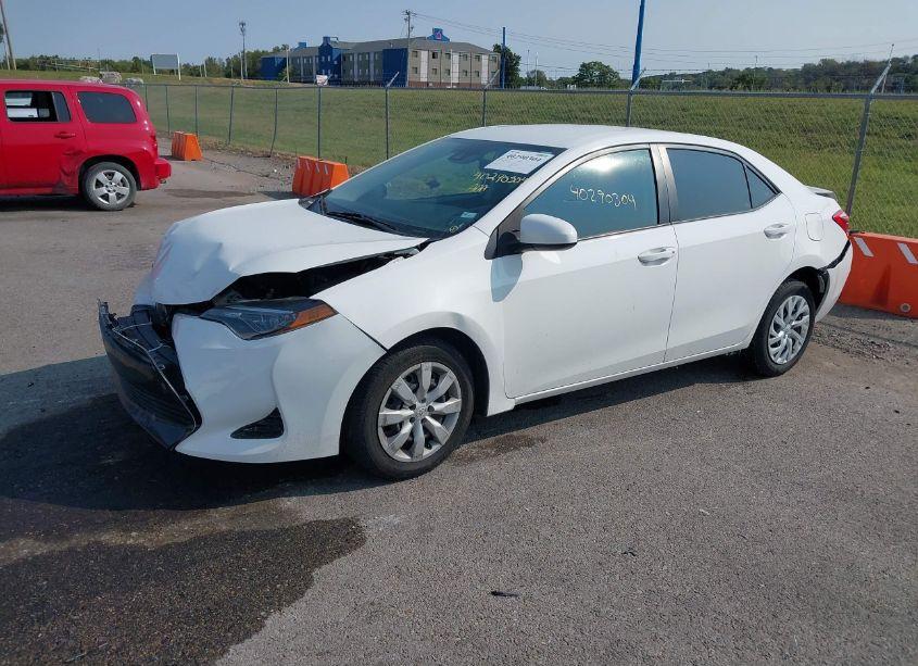 Photo 2 of 2019 Toyota Corolla LE (VIN 5YFBURHEXKP876391)