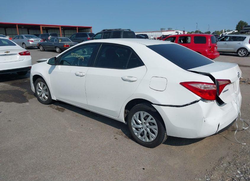 Photo 3 of 2019 Toyota Corolla LE (VIN 5YFBURHEXKP876391)