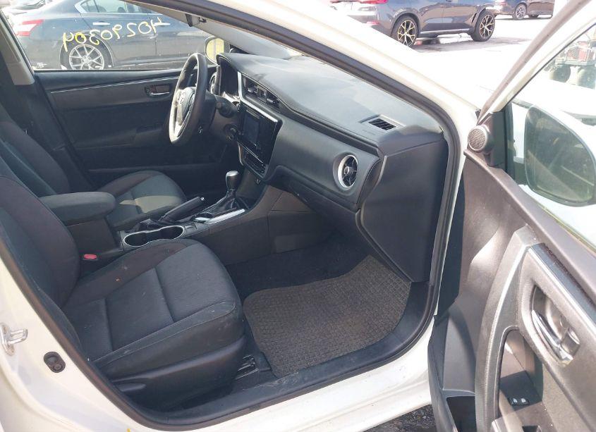 Photo 5 of 2019 Toyota Corolla LE (VIN 5YFBURHEXKP876391)