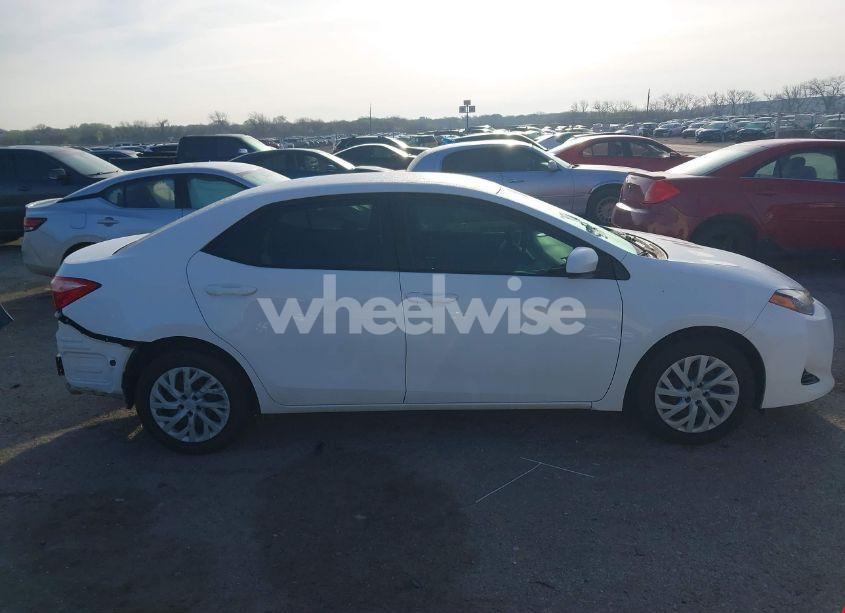 Photo 14 of 2019 Toyota Corolla LE (VIN 5YFBURHEXKP877203)