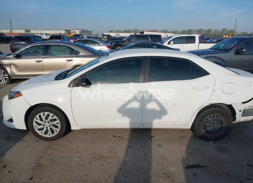 Photo 15 of 2019 Toyota Corolla LE (VIN 5YFBURHEXKP877203)