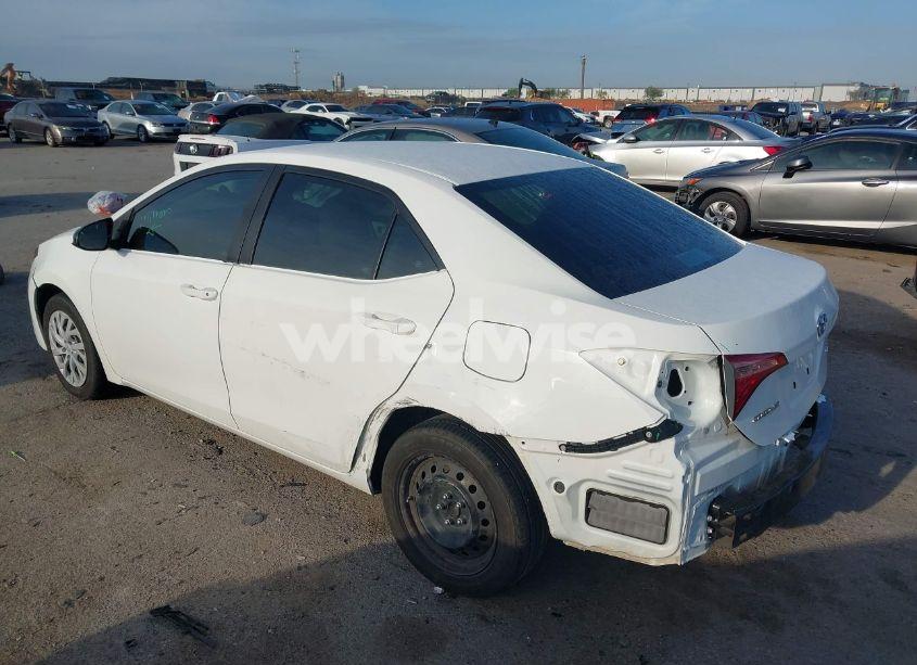 Photo 3 of 2019 Toyota Corolla LE (VIN 5YFBURHEXKP877203)