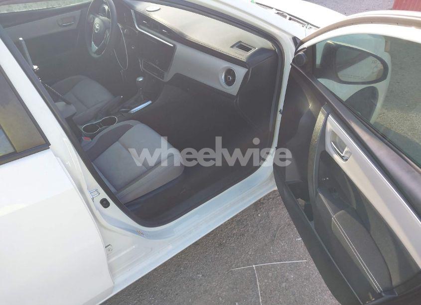 Photo 5 of 2019 Toyota Corolla LE (VIN 5YFBURHEXKP877203)