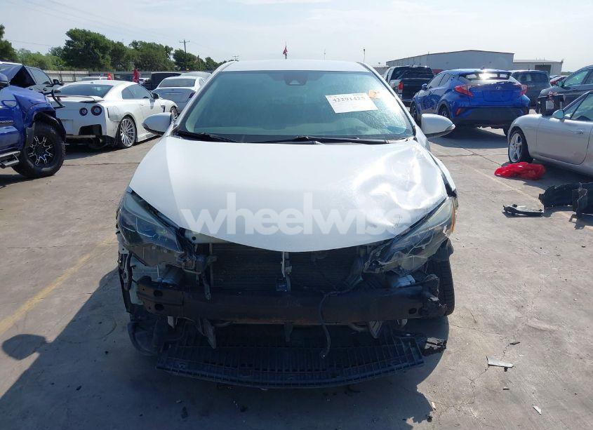 Photo 13 of 2019 Toyota Corolla SE (VIN 5YFBURHEXKP885270)