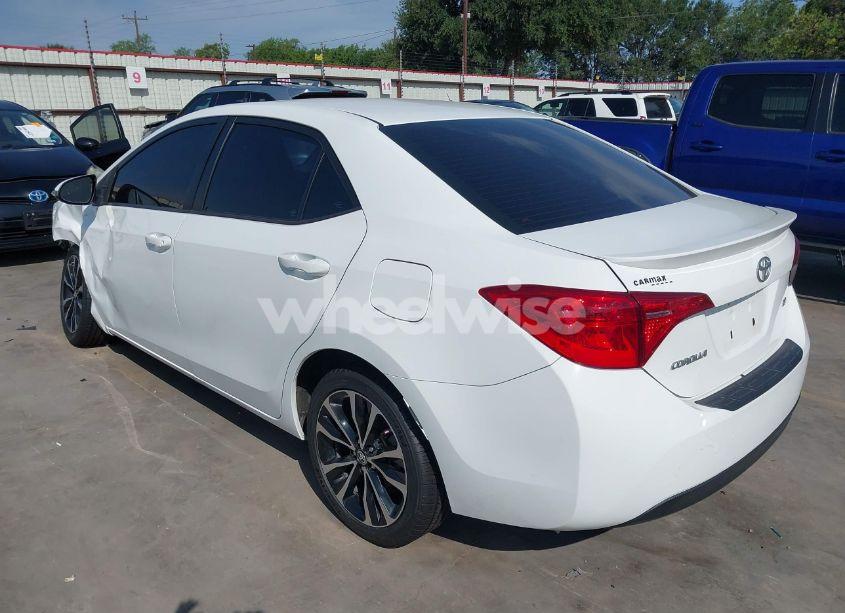 Photo 3 of 2019 Toyota Corolla SE (VIN 5YFBURHEXKP885270)