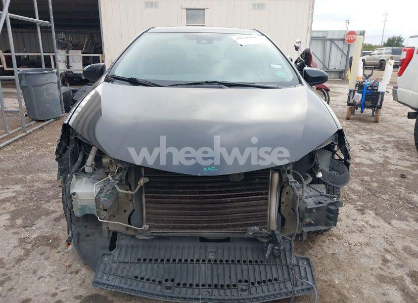 Photo 13 of 2019 Toyota Corolla LE (VIN 5YFBURHEXKP894213)