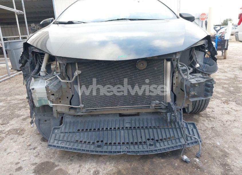 Photo 6 of 2019 Toyota Corolla LE (VIN 5YFBURHEXKP894213)