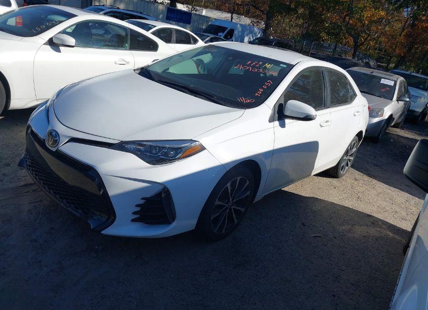 Photo 2 of 2019 Toyota Corolla SE (VIN 5YFBURHEXKP900057)