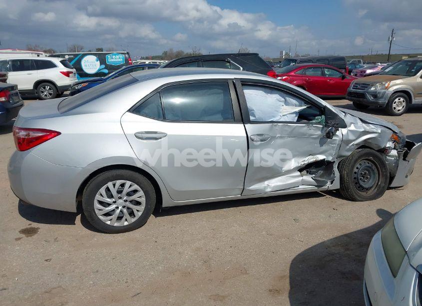 Photo 14 of 2019 Toyota Corolla LE (VIN 5YFBURHEXKP902312)