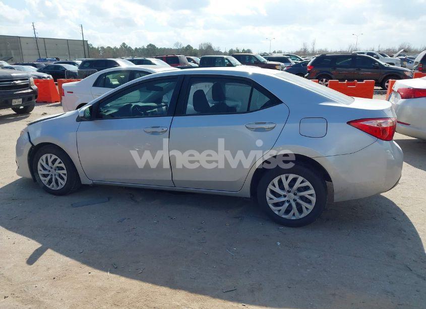 Photo 15 of 2019 Toyota Corolla LE (VIN 5YFBURHEXKP902312)