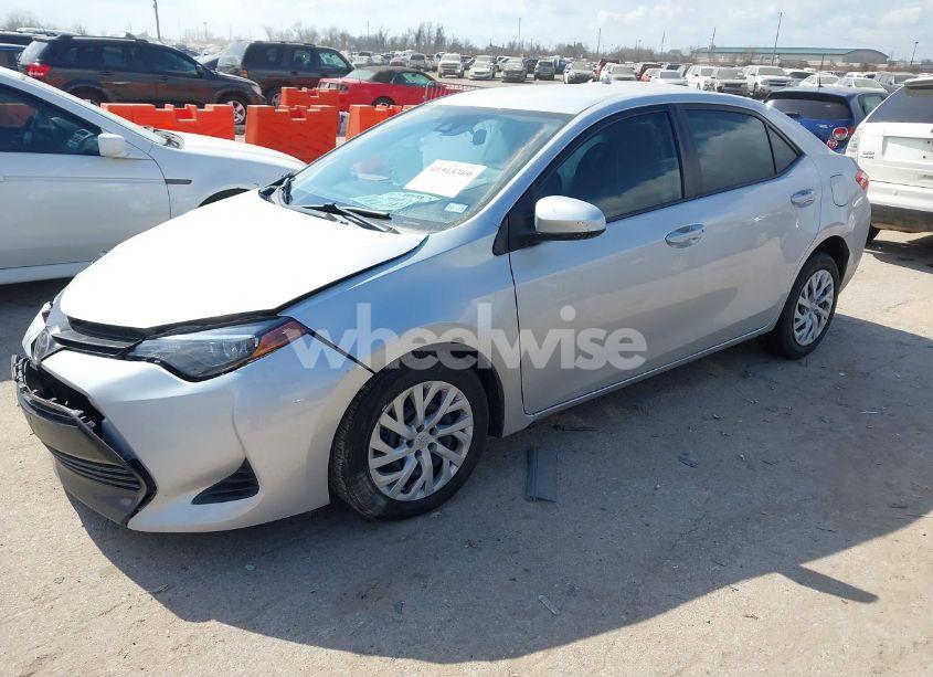 Photo 2 of 2019 Toyota Corolla LE (VIN 5YFBURHEXKP902312)