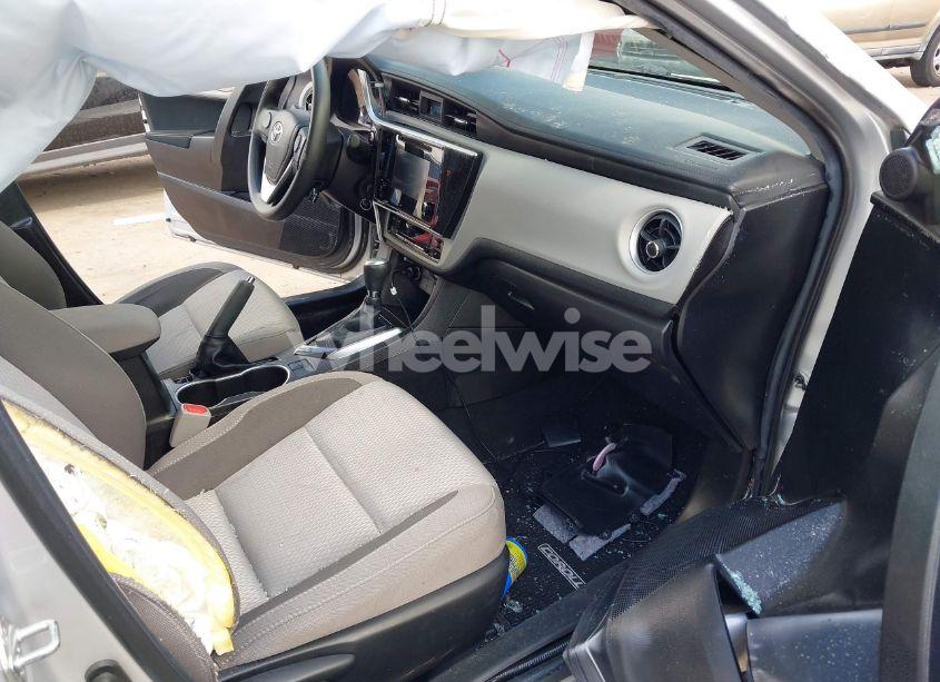 Photo 5 of 2019 Toyota Corolla LE (VIN 5YFBURHEXKP902312)