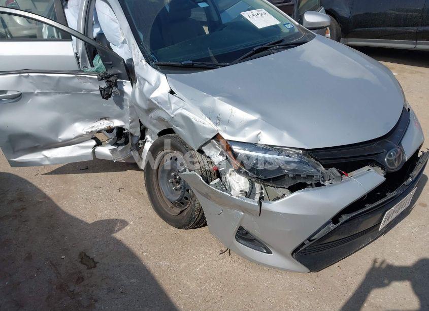 Photo 6 of 2019 Toyota Corolla LE (VIN 5YFBURHEXKP902312)