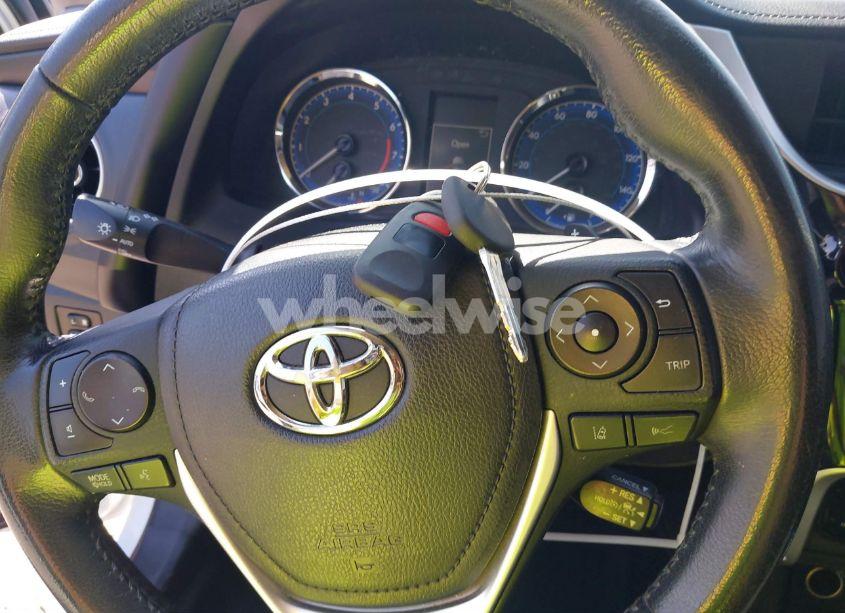 Photo 11 of 2019 Toyota Corolla SE (VIN 5YFBURHEXKP903542)