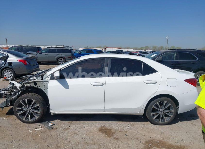 Photo 14 of 2019 Toyota Corolla SE (VIN 5YFBURHEXKP903542)