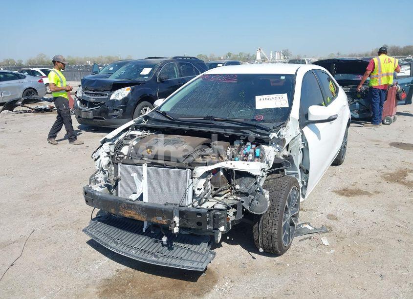 Photo 2 of 2019 Toyota Corolla SE (VIN 5YFBURHEXKP903542)