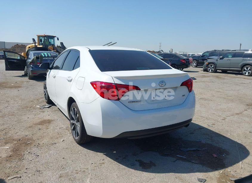 Photo 3 of 2019 Toyota Corolla SE (VIN 5YFBURHEXKP903542)