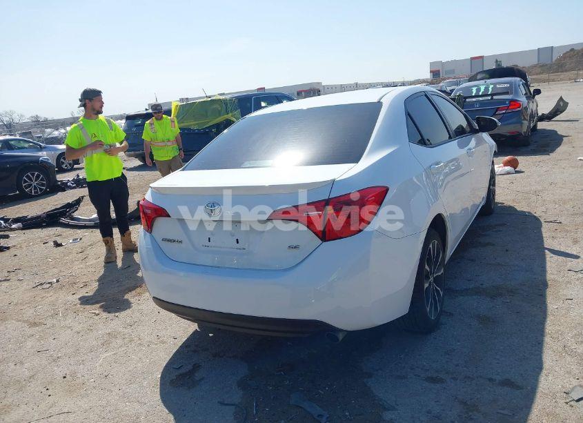 Photo 4 of 2019 Toyota Corolla SE (VIN 5YFBURHEXKP903542)