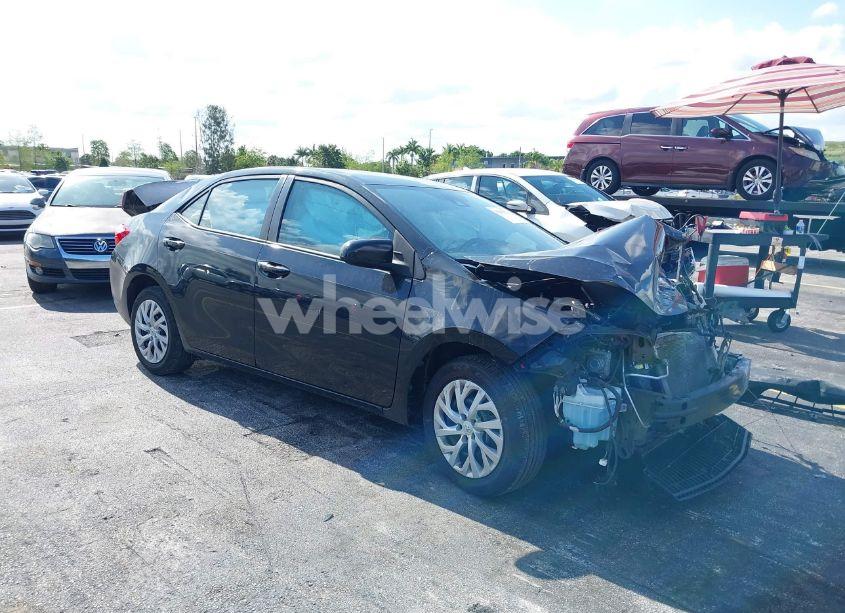 2019 Toyota Corolla LE (VIN 5YFBURHEXKP933883) main photo