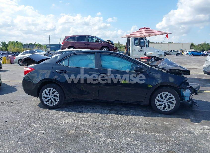 Photo 13 of 2019 Toyota Corolla LE (VIN 5YFBURHEXKP933883)