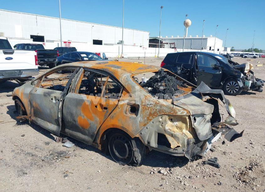 Photo 3 of 2020 Toyota Corolla L (VIN 5YFDPRAEXLP053889)