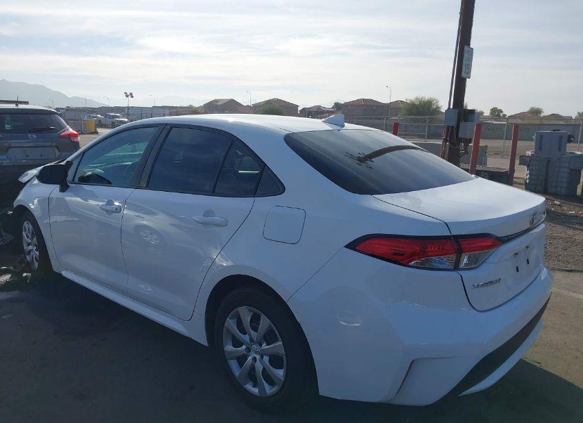 Photo 3 of 2021 Toyota Corolla LE (VIN 5YFEPMAE0MP156750)